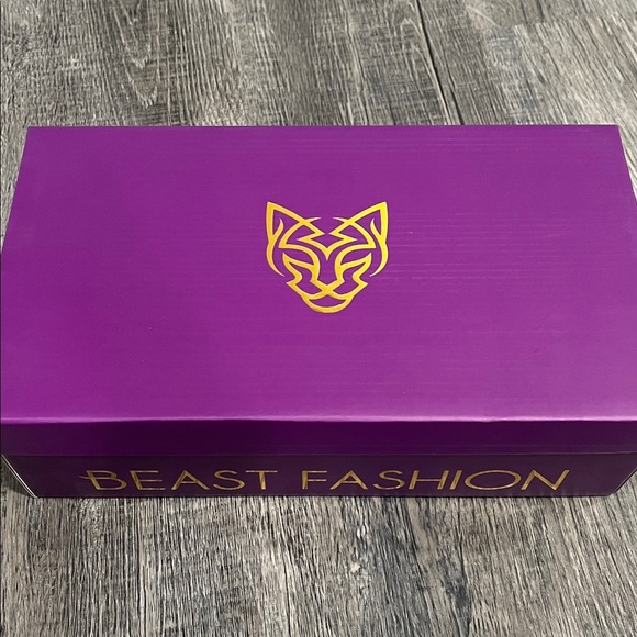 Beast Fashion NIB Faux Suede Point Toe Pumps - Picture 10 of 11